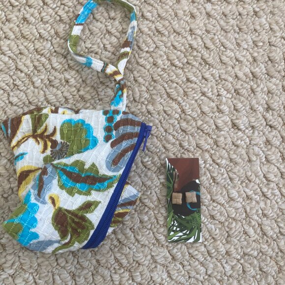 Hawai'ian Woven Stud Earrings and Pouch - Picture 4 of 4